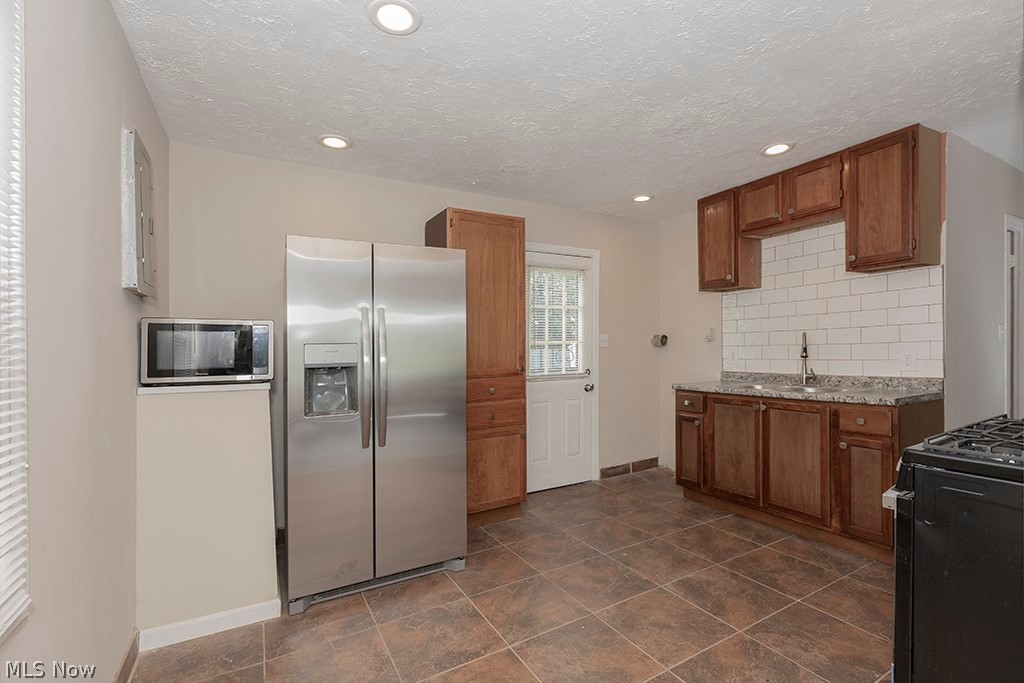 20212 Longbrook Road Warrensville Heights, OH 44128 - Photo 4 of 32