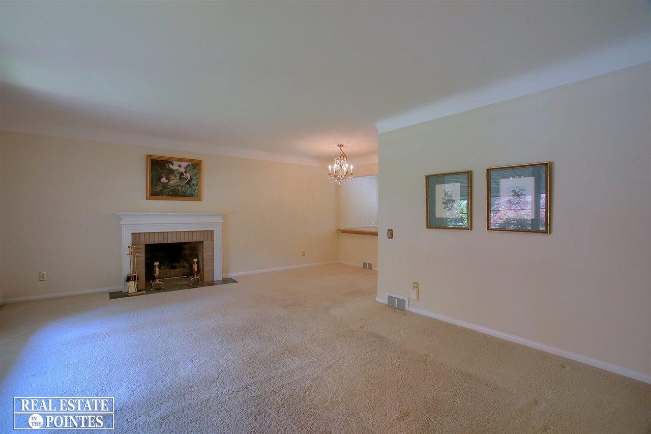 1680 Oxford Road Grosse Pointe Woods, MI 48236 - Photo 3 of 30
