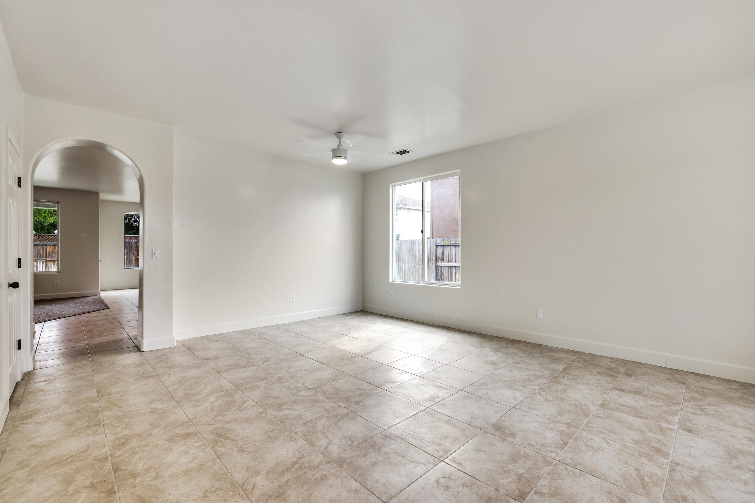 346 Martin Street Tulare, CA 93274 - Photo 7 of 33 d50a6591-d50a6593