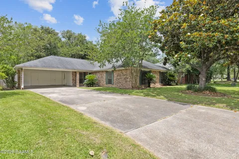 $282,000 | 1102 Broadmoor Boulevard, Lafayette, LA 70503