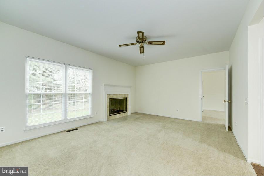 8540 Yoder Street Manassas, VA 20110 - Photo 12 of 30 Family Room