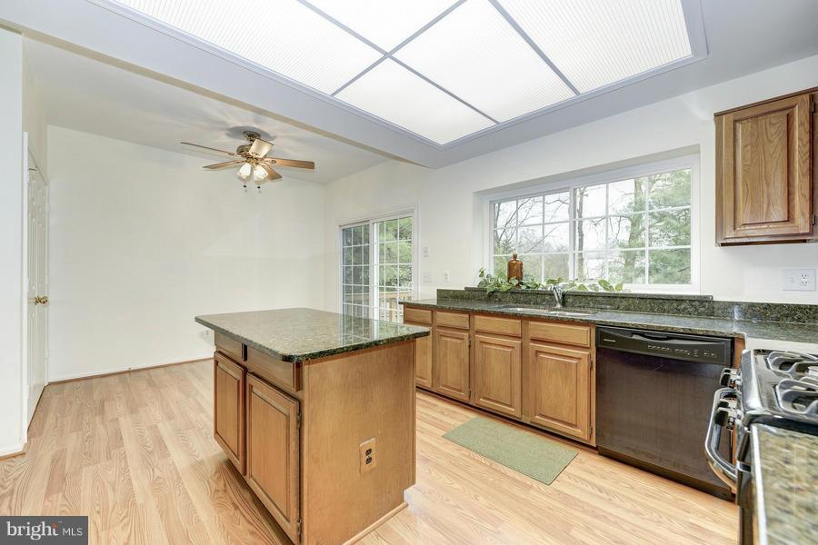 8540 Yoder Street Manassas, VA 20110 - Photo 13 of 30 Kitchen