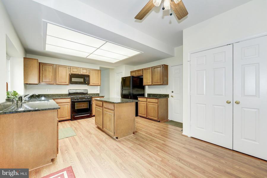 8540 Yoder Street Manassas, VA 20110 - Photo 16 of 30 Kitchen