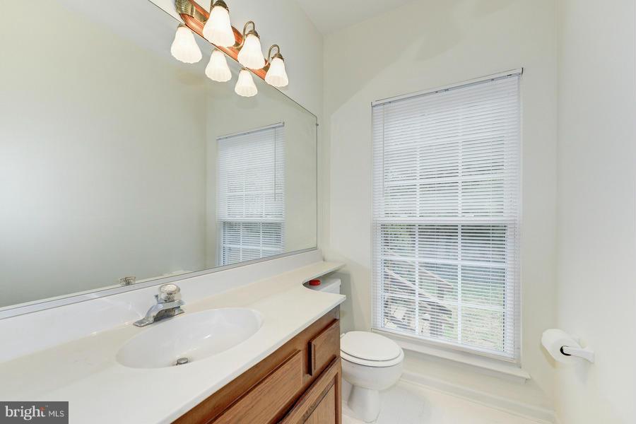8540 Yoder Street Manassas, VA 20110 - Photo 19 of 30 Bath