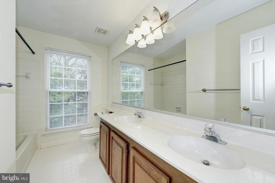 8540 Yoder Street Manassas, VA 20110 - Photo 27 of 30 Bath