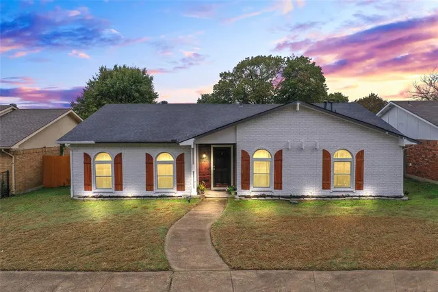 a front view of house with yard