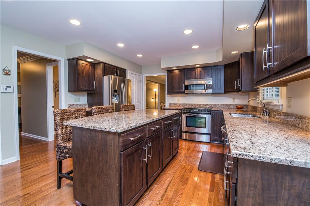212 Constance Drive McKees Rocks, PA 15136 - Photo 3 of 24