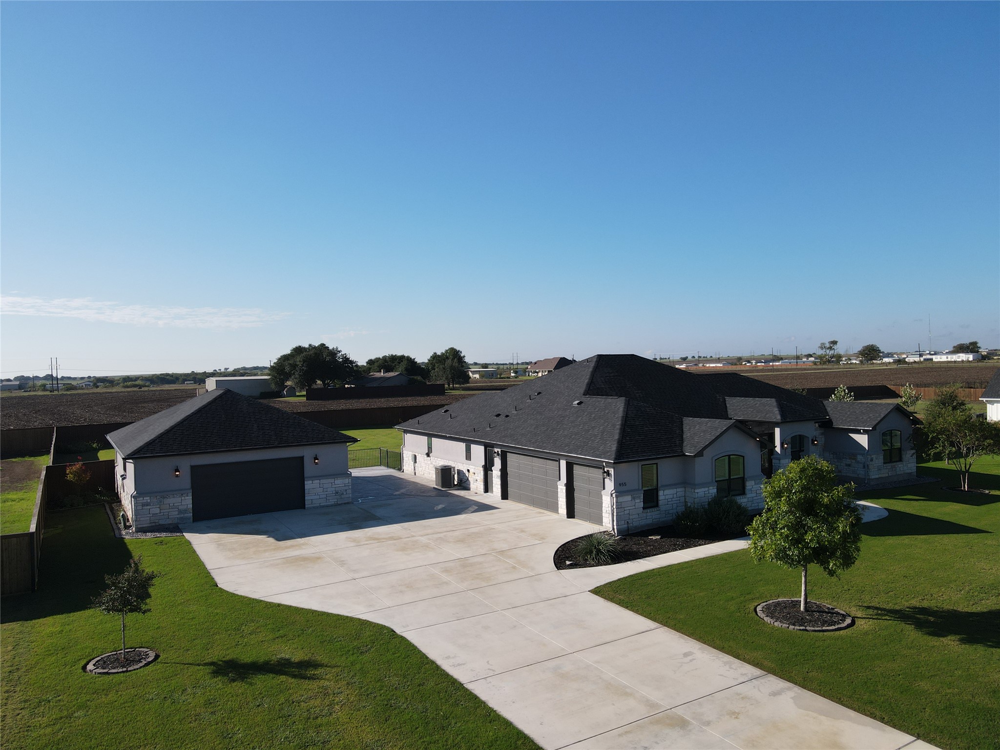 955 Inka Road Salado, TX 76571 - Photo 37 of 39 A spacious driveway leads to this modern estate featuring a secondary detached garage structure.