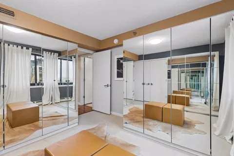 $395,000 | 48 Groveland Terrace, Unit 313, Minneapolis, MN 55403