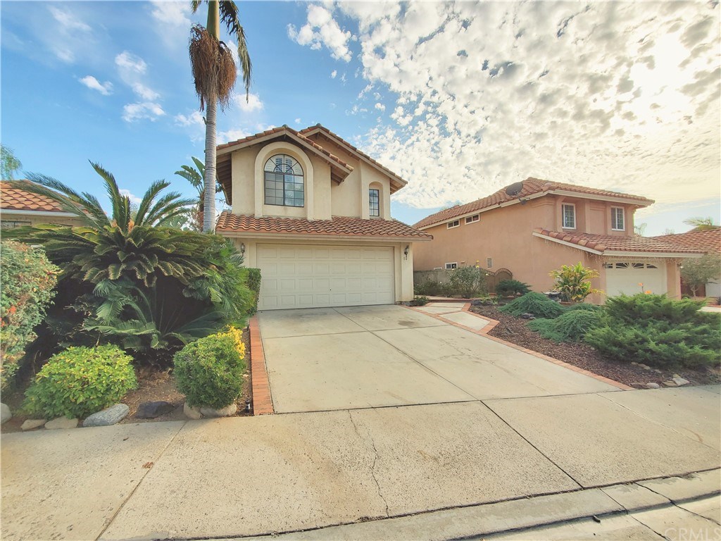 BEAUTIFUL HOME 1,705 sqft Situated in Rancho Santa Margarita LAKE Community. Move-in ready condition available for lease immediately.