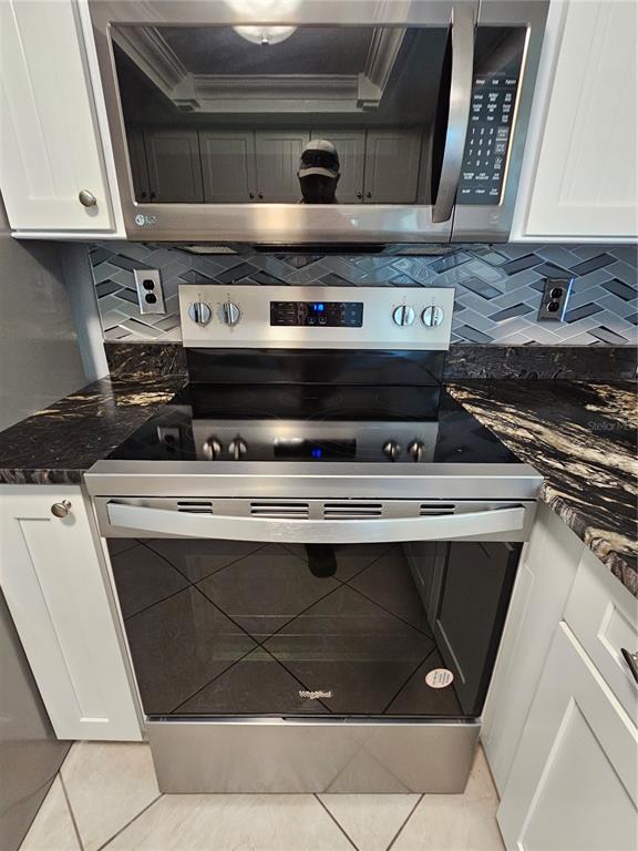 7313 Hatteras Drive Hudson, FL 34667 - Photo 18 of 33 a stove top oven sitting inside of a kitchen
