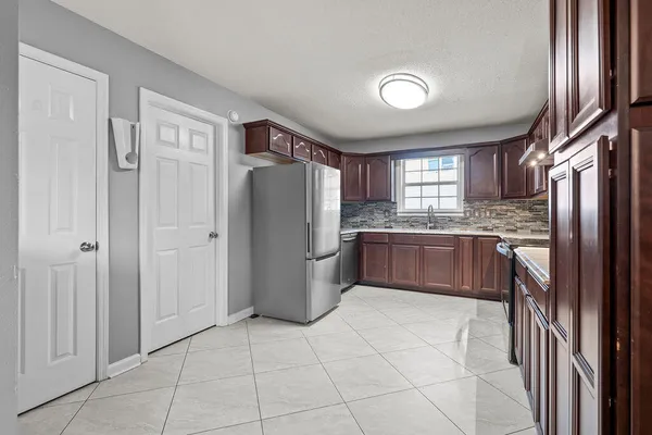 $300,000 | 147 Nicole Lane, Crestview, FL 32539