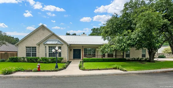 $2,800 | 305 East Hosack Street, Boerne, TX 78006