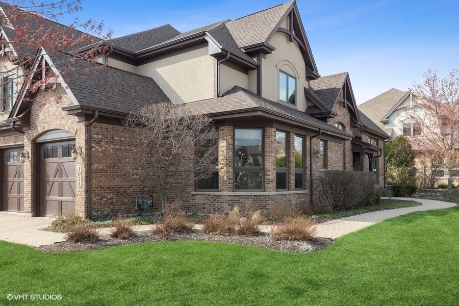 1051 Mackenzie Place Wheaton, IL 60187 - Photo 2 of 25