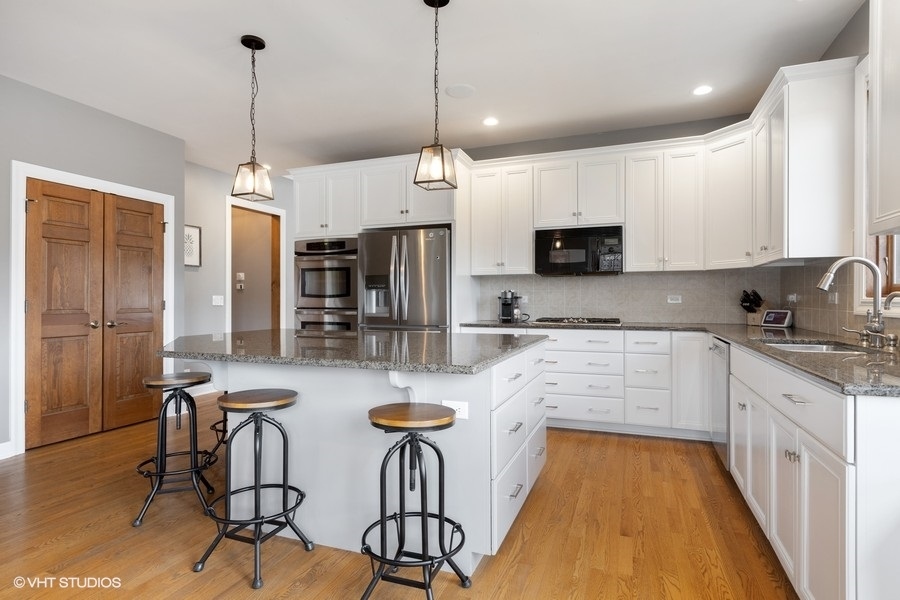 1051 Mackenzie Place Wheaton, IL 60187 - Photo 11 of 25