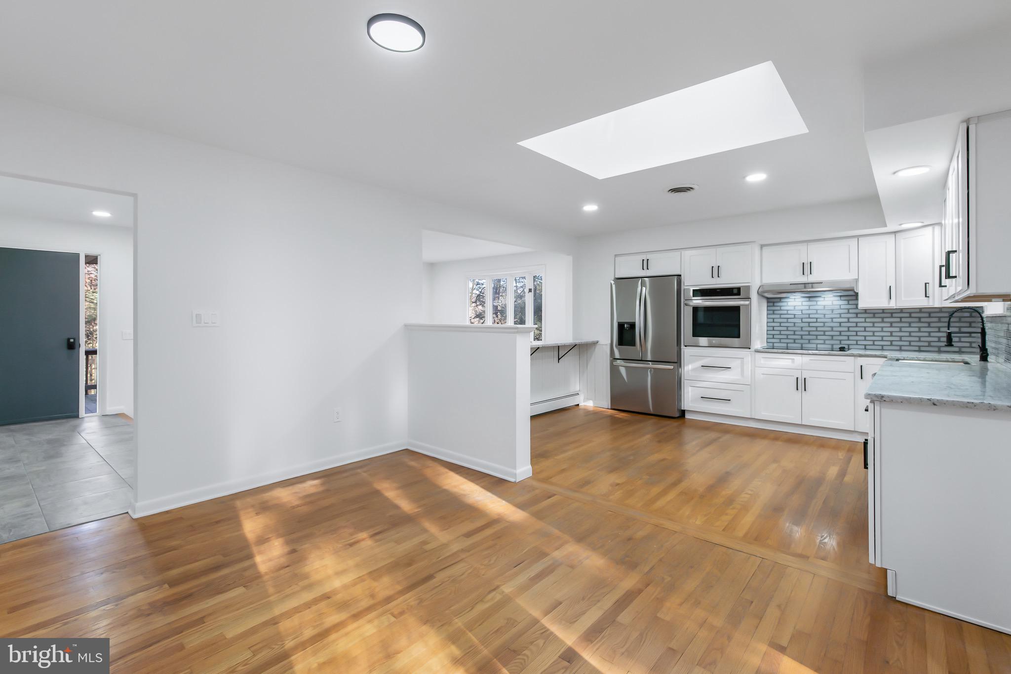 10 Schoolhouse Road Kirkwood, PA 17536 - Photo 11 of 38 Dining Area Leading to Kitchen