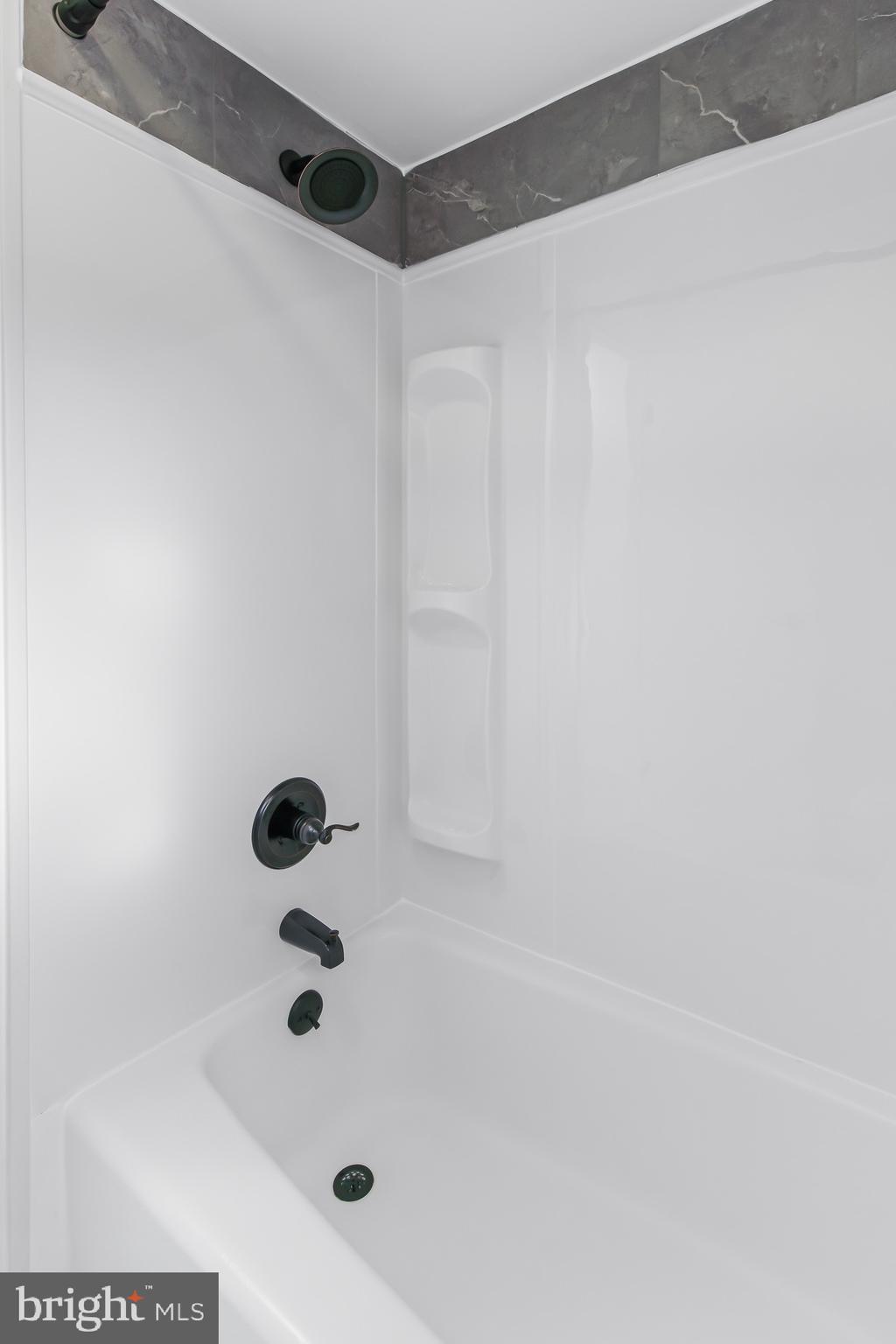 10 Schoolhouse Road Kirkwood, PA 17536 - Photo 16 of 38 View of Tile in Shower