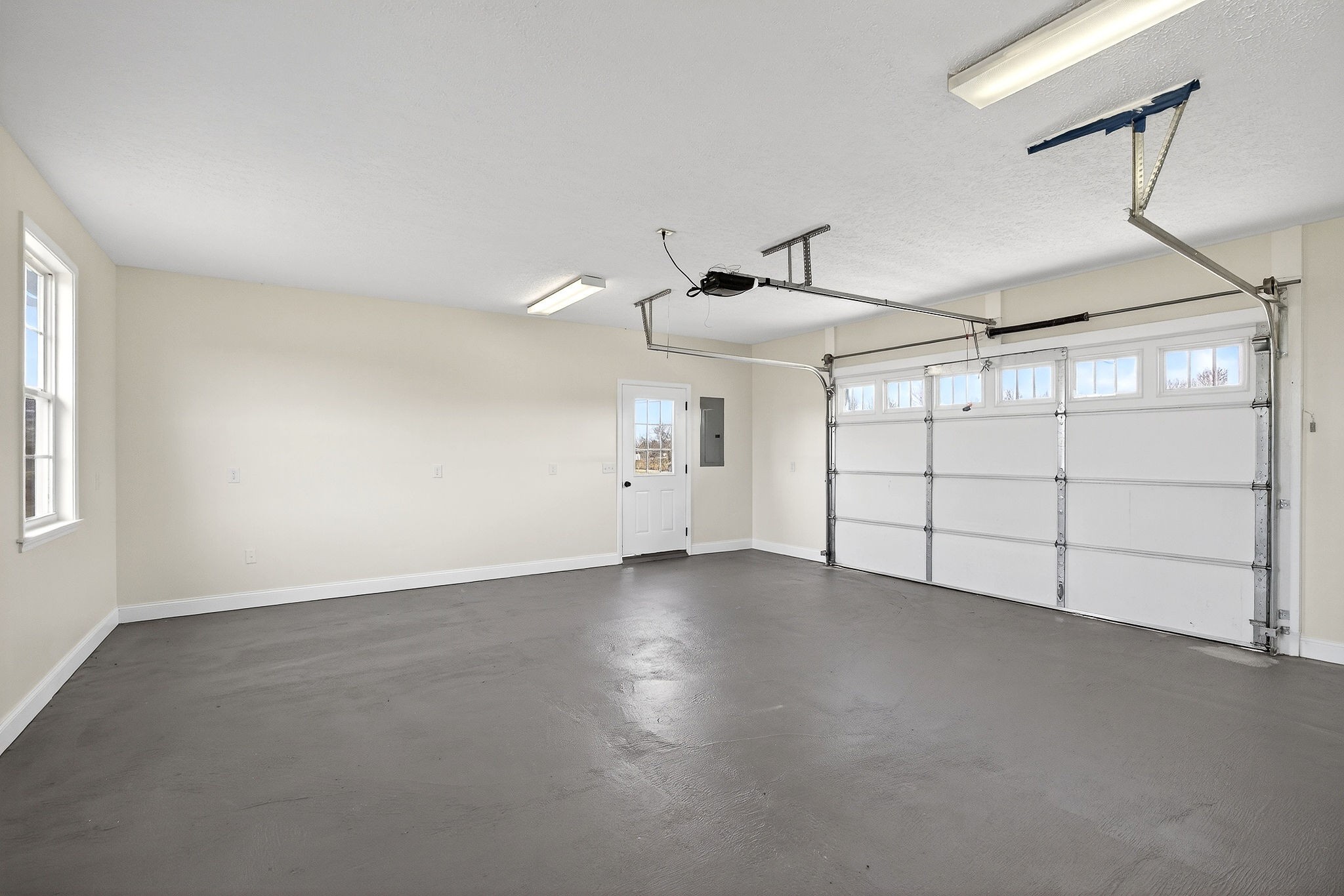 498 Low Gap Road Sparta, TN 38583 - Photo 33 of 38 a view of a garage