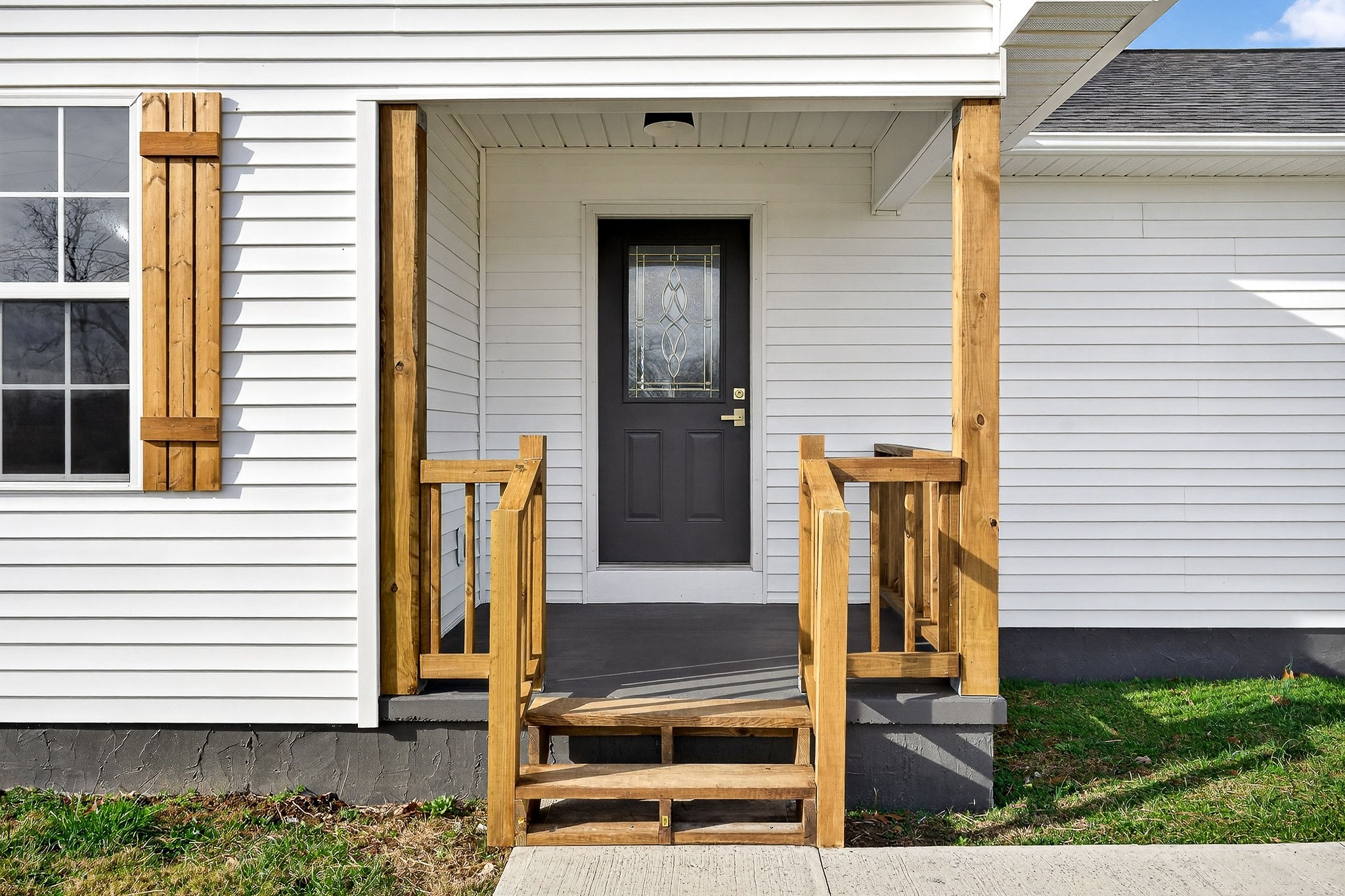 498 Low Gap Road Sparta, TN 38583 - Photo 4 of 38 a view of entryway front of house
