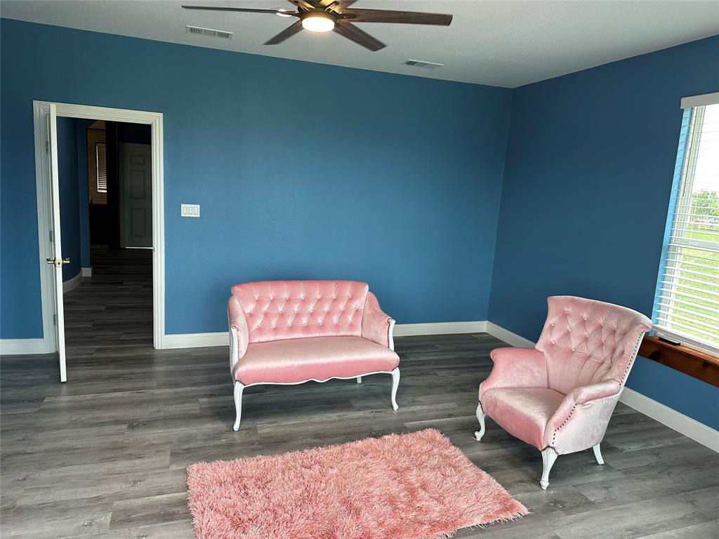 241 Gentry Road Ennis, TX 75119 - Photo 23 of 40 a living room with furniture