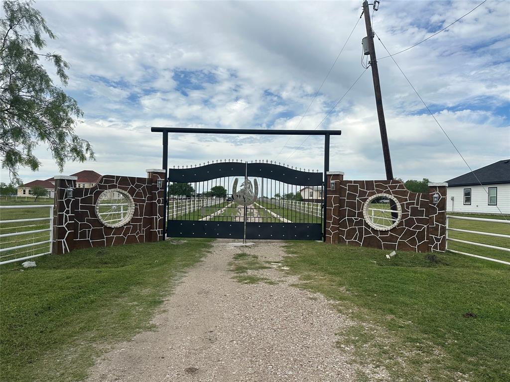 241 Gentry Road Ennis, TX 75119 - Photo 3 of 40 a view of a garden