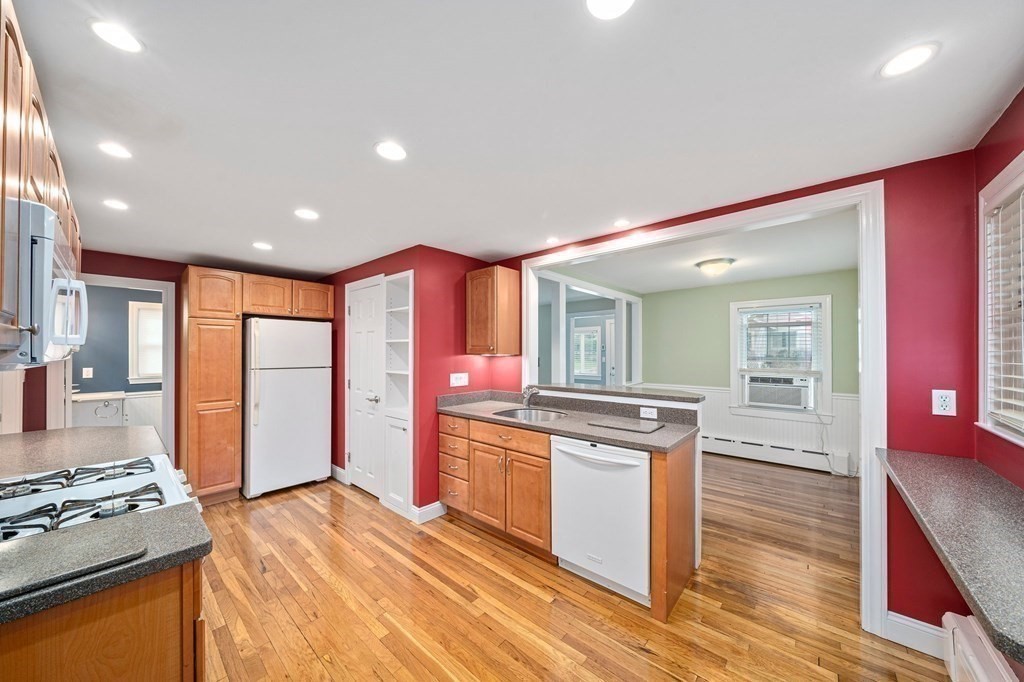 153 Edgehill Road Braintree, MA 02184 - Photo 3 of 41