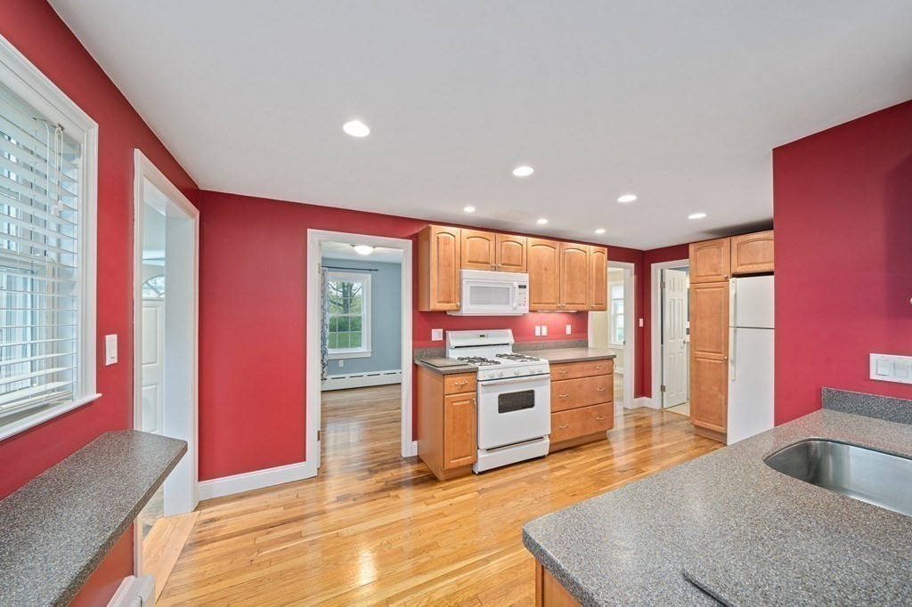153 Edgehill Road Braintree, MA 02184 - Photo 4 of 41
