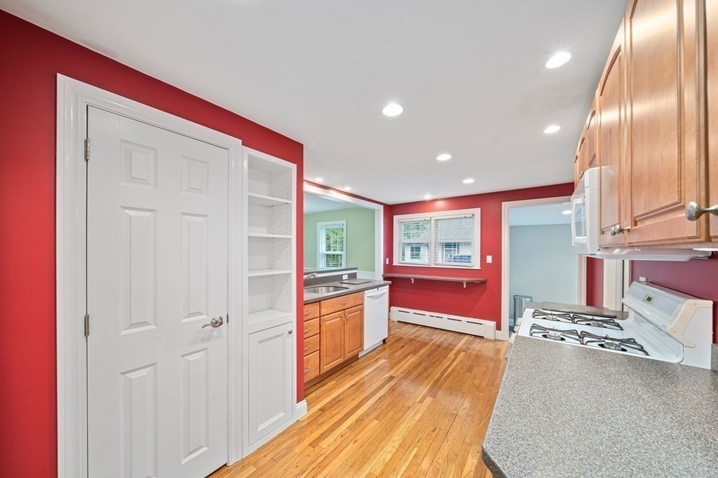 153 Edgehill Road Braintree, MA 02184 - Photo 5 of 41