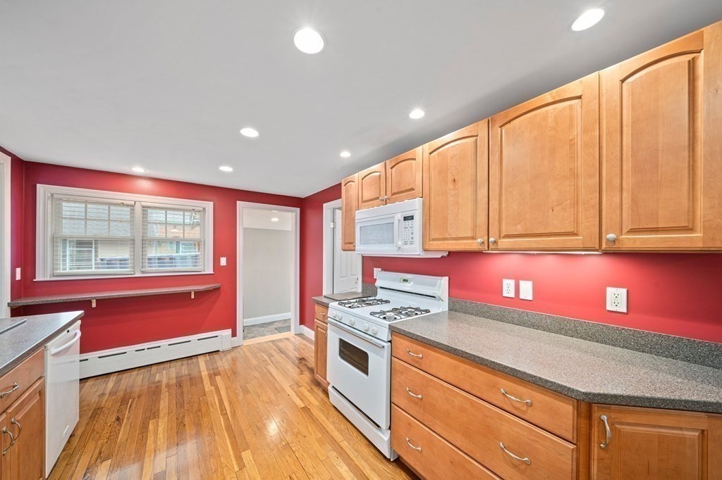 153 Edgehill Road Braintree, MA 02184 - Photo 6 of 41