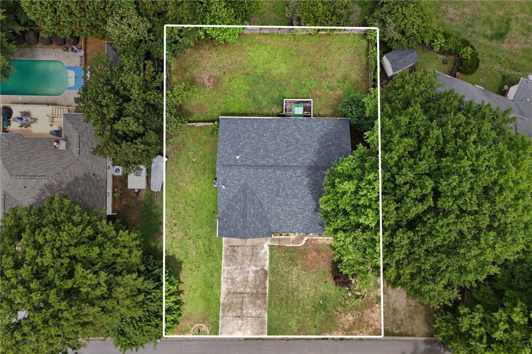 207 Hunters Lane Anderson, SC 29625 - Photo 33 of 46 An aerial perspective showcases a property's spacious backyard and mature trees flanking the driveway.