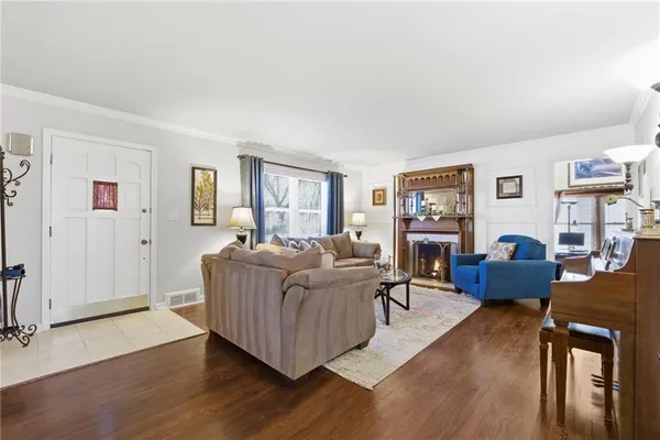 $675,000 | 14401 Lookout Drive, Kansas City, MO 64139