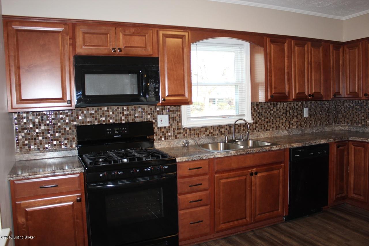 2708 Ralph Avenue Louisville, KY 40216 - Photo 6 of 32 aralph22