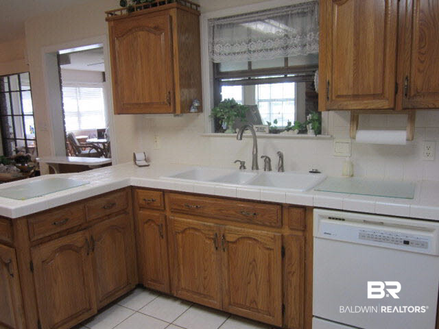 9255 Lakeview Drive Foley, AL 36535 - Photo 9 of 39 Kitchen