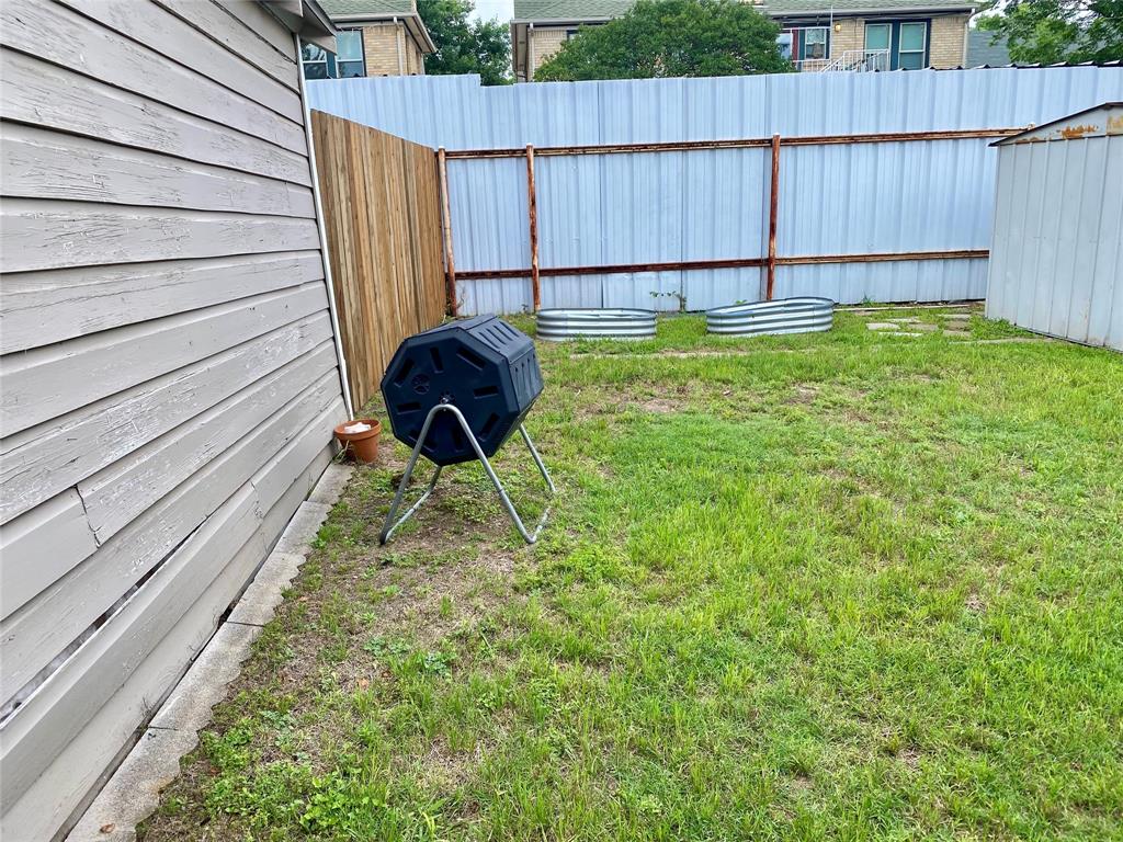 5953 Lewis Street Dallas, TX 75206 - Photo 13 of 13 Shared backyard