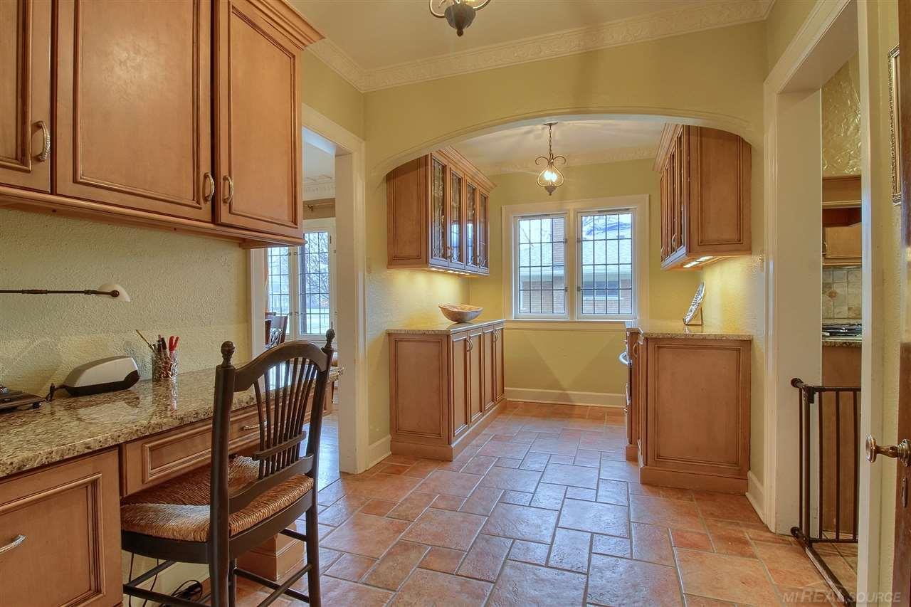 1068 Devonshire Road Grosse Pointe, MI 48230 - Photo 7 of 21 31339672-6.JPG