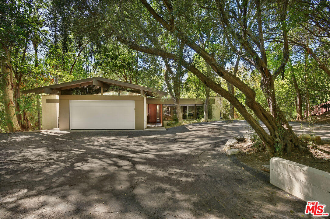 17269 Oak View Drive Encino, CA 91316 - Photo 2 of 45 Gallery Image 2