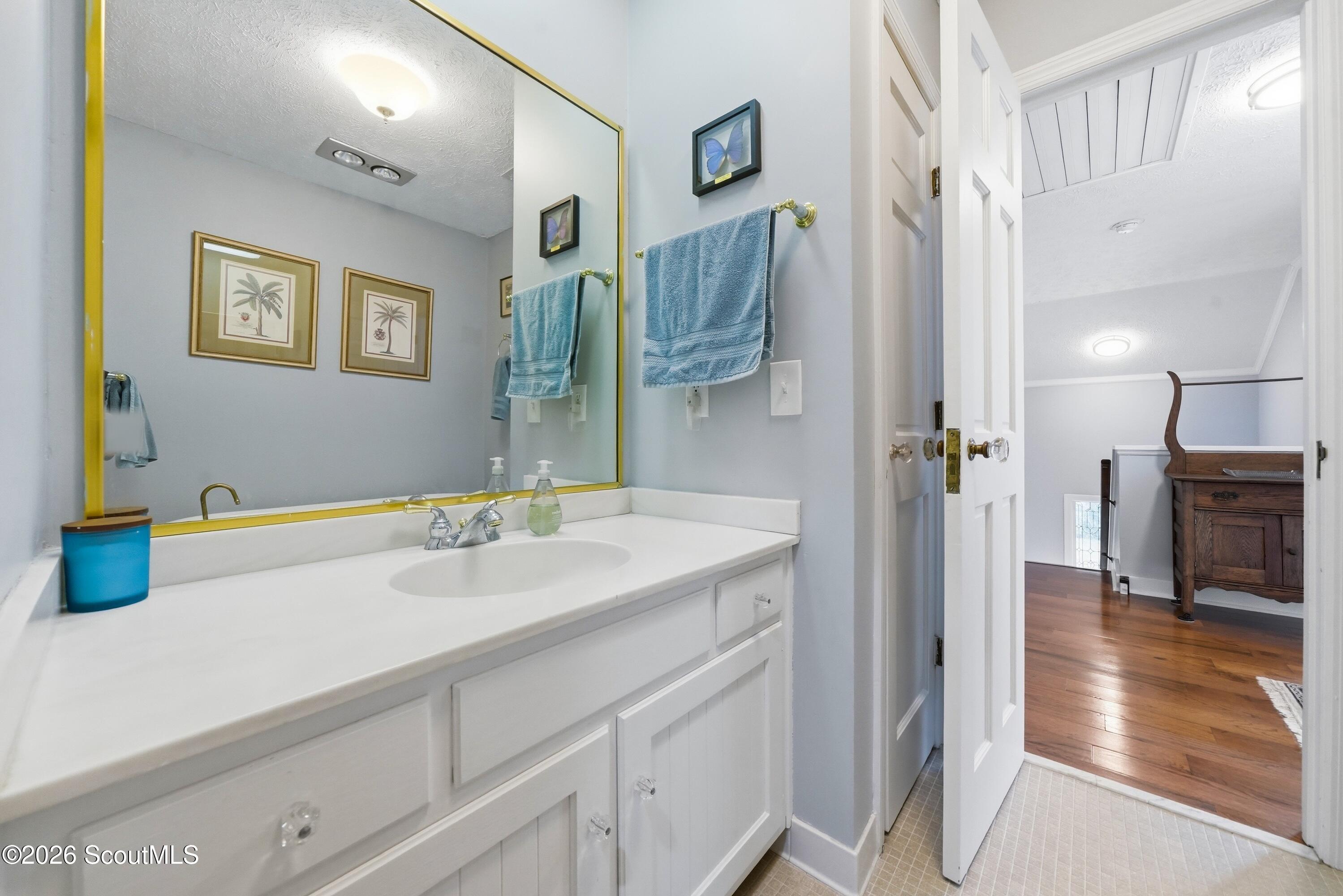 109 Tall Pine Road St. Simons Island, GA 31522 - Photo 35 of 50 Guest bath.