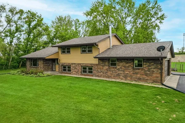 $585,000 | 10160 Cemetery Road, Pecatonica, IL 61063