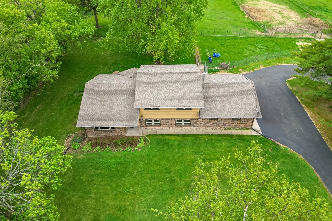 10160 Cemetery Road Pecatonica, IL 61063 - Photo 4 of 55
