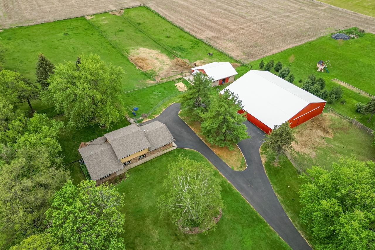 10160 Cemetery Road Pecatonica, IL 61063 - Photo 5 of 55