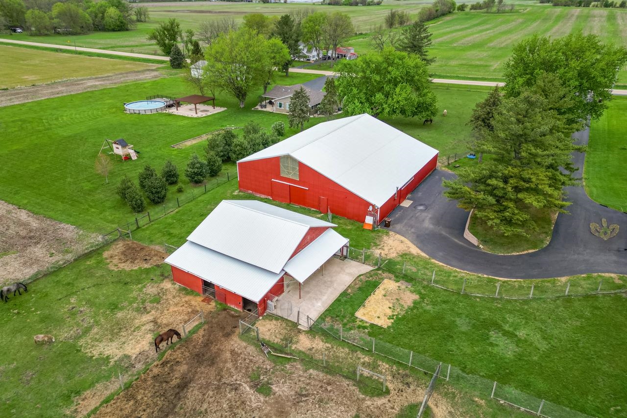10160 Cemetery Road Pecatonica, IL 61063 - Photo 6 of 55