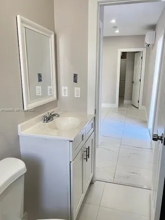 $2,200 | 922 Northwest 2nd Street, Unit 4, Miami, FL 33128