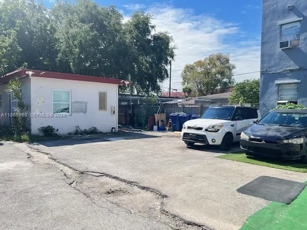 $2,200 | 922 Northwest 2nd Street, Unit 4, Miami, FL 33128