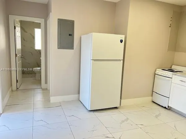 $2,200 | 922 Northwest 2nd Street, Unit 4, Miami, FL 33128