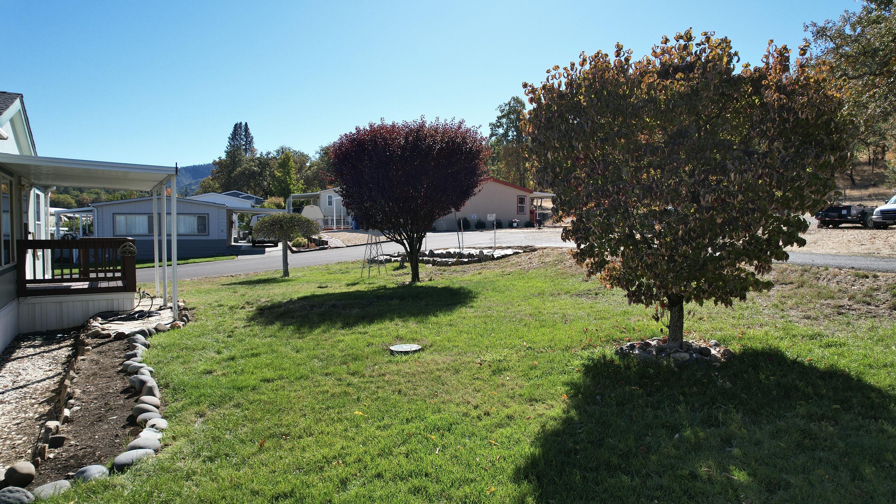 8401 Old Stage Road, Unit 70 Central Point, OR 97502 - Photo 13 of 43 Front Yard & View