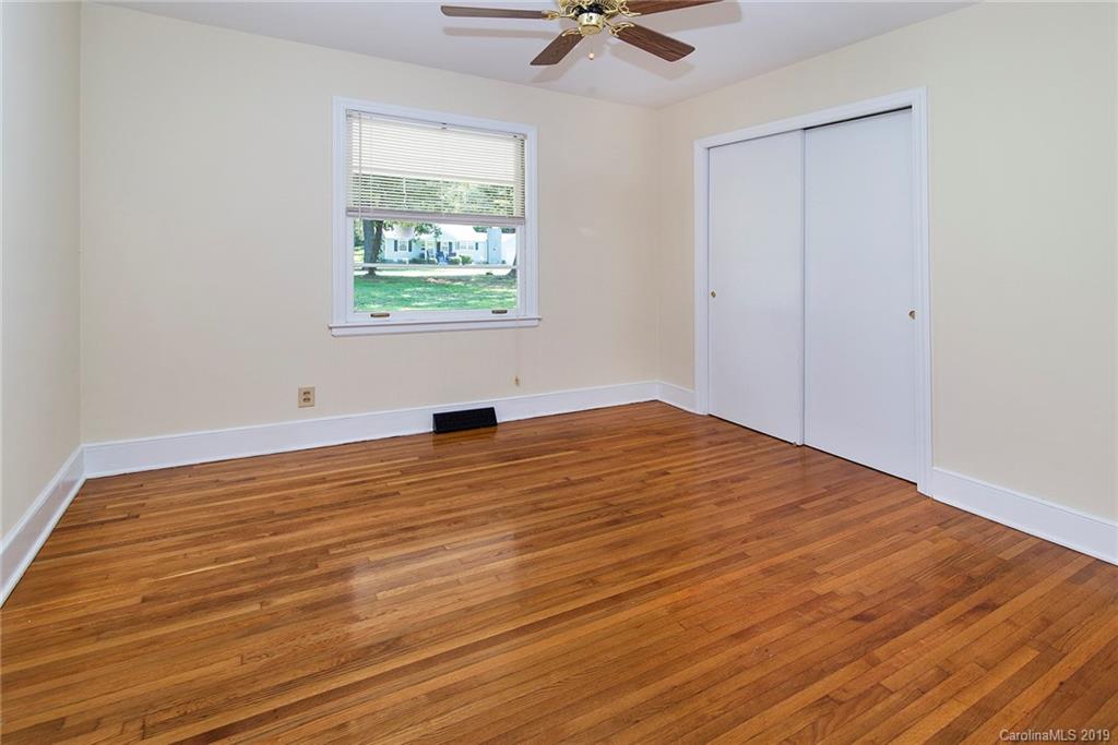 2835 Allen Road South Charlotte, NC 28269 - Photo 12 of 20 Gallery Image 12
