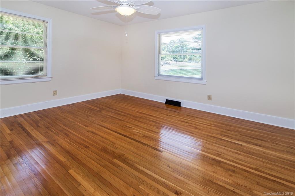 2835 Allen Road South Charlotte, NC 28269 - Photo 13 of 20 Gallery Image 13