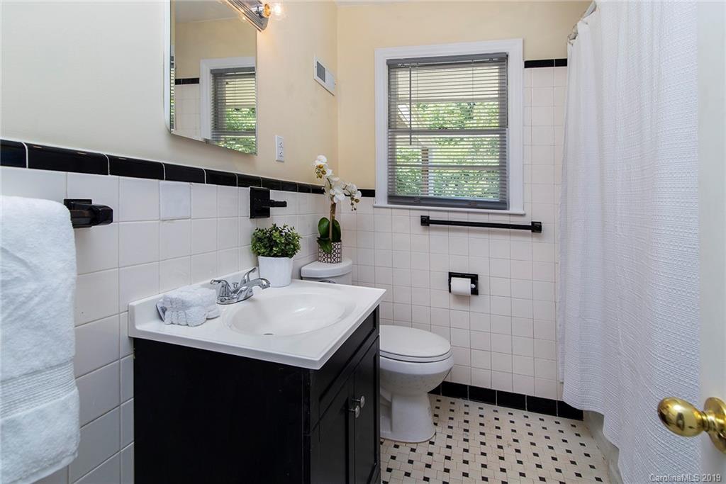 2835 Allen Road South Charlotte, NC 28269 - Photo 15 of 20 Gallery Image 15