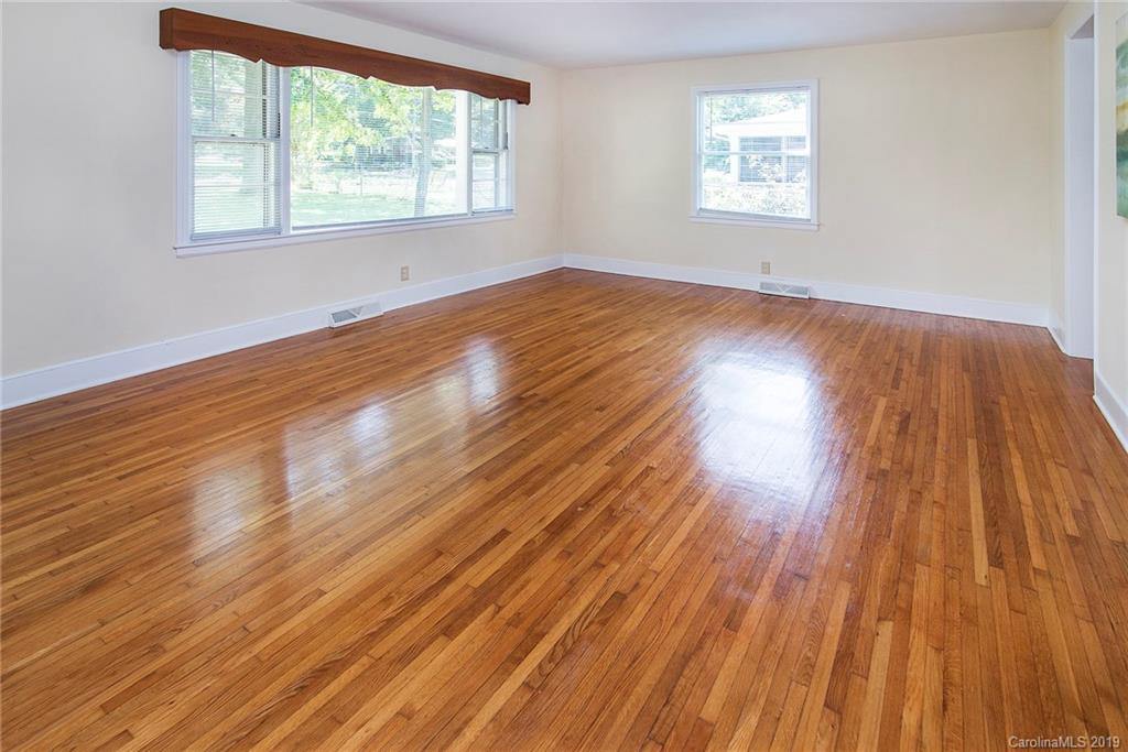 2835 Allen Road South Charlotte, NC 28269 - Photo 4 of 20 Gallery Image 4