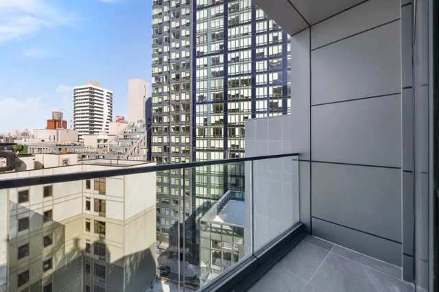 $1,400,000 | 42-62 Hunter Street, Unit PHA | Long Island City